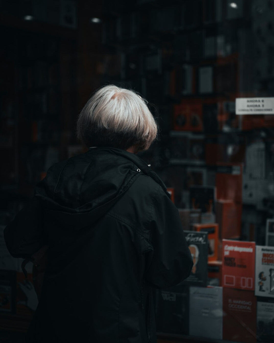 shoplifter hiding item